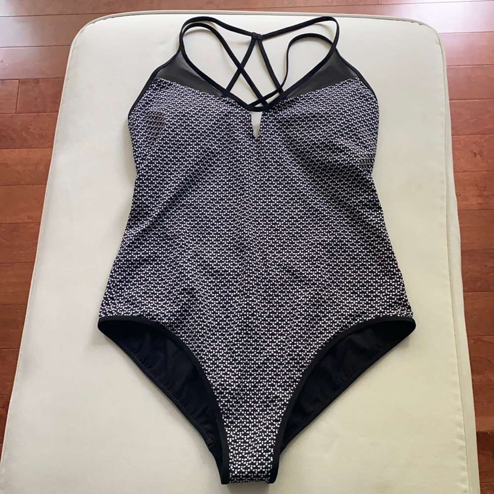 🍋🩱lululemon wave wonderer one piece swim suit